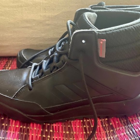 ADIDAS Climawarm Traxion boots - women's size 8.5 - black on black - Picture 1 of 9
